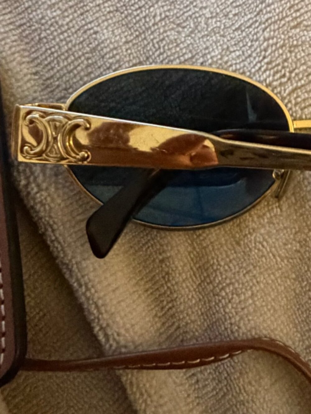 Celine Triomphe Sunglasses — Authenticated, minor scratches - sunglasses only! - Picture 8 of 11